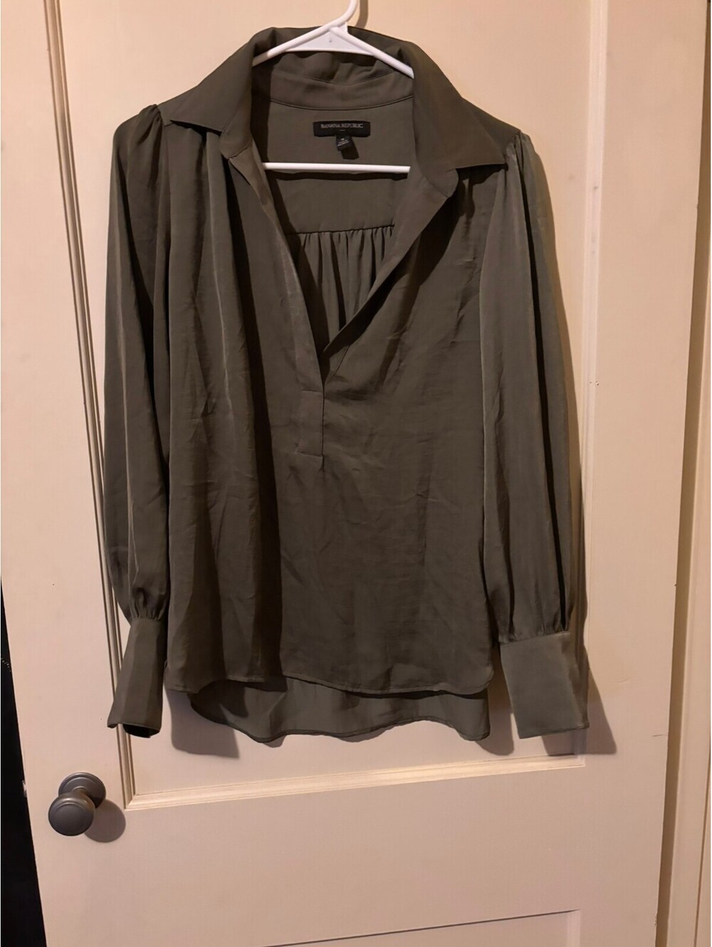 Banana Republic olive long sleeve blouse Small